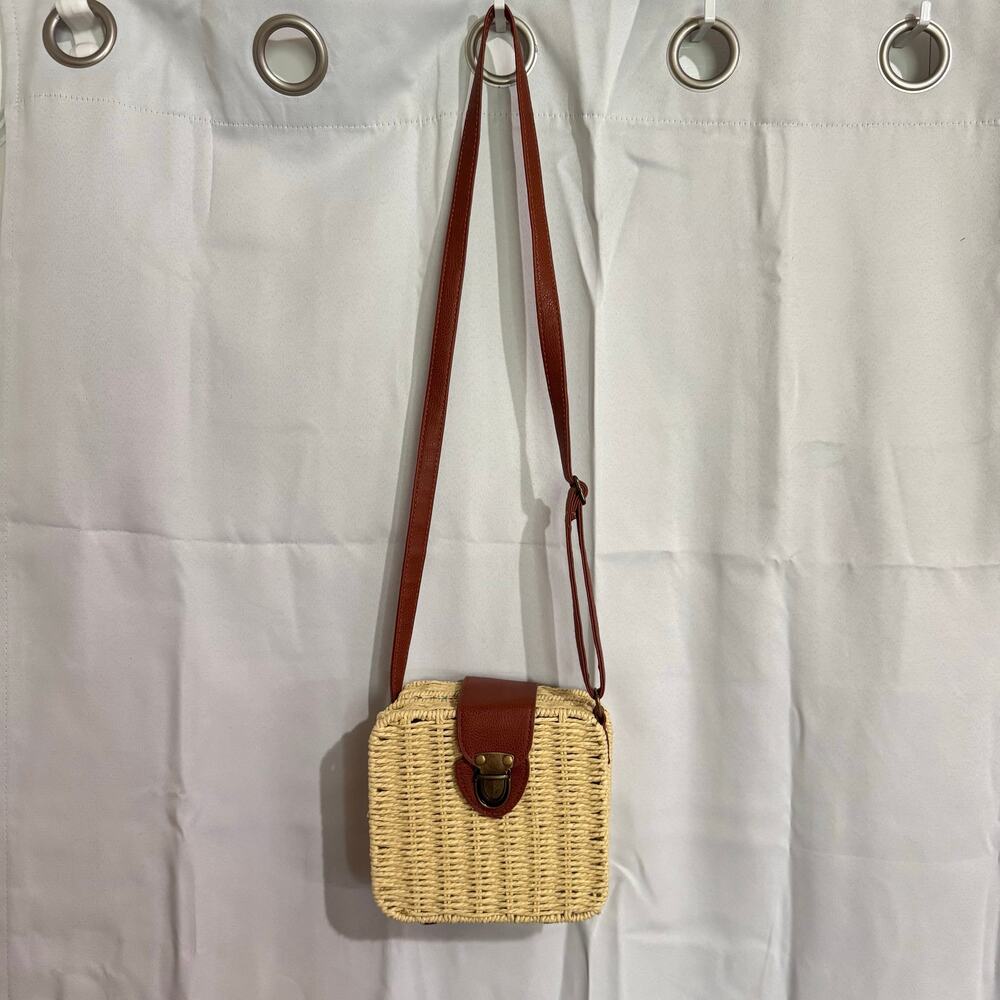Women's Straw Square Wicker Crossbody Bag Summertime Picnic Vibes - Picture 5 of 9